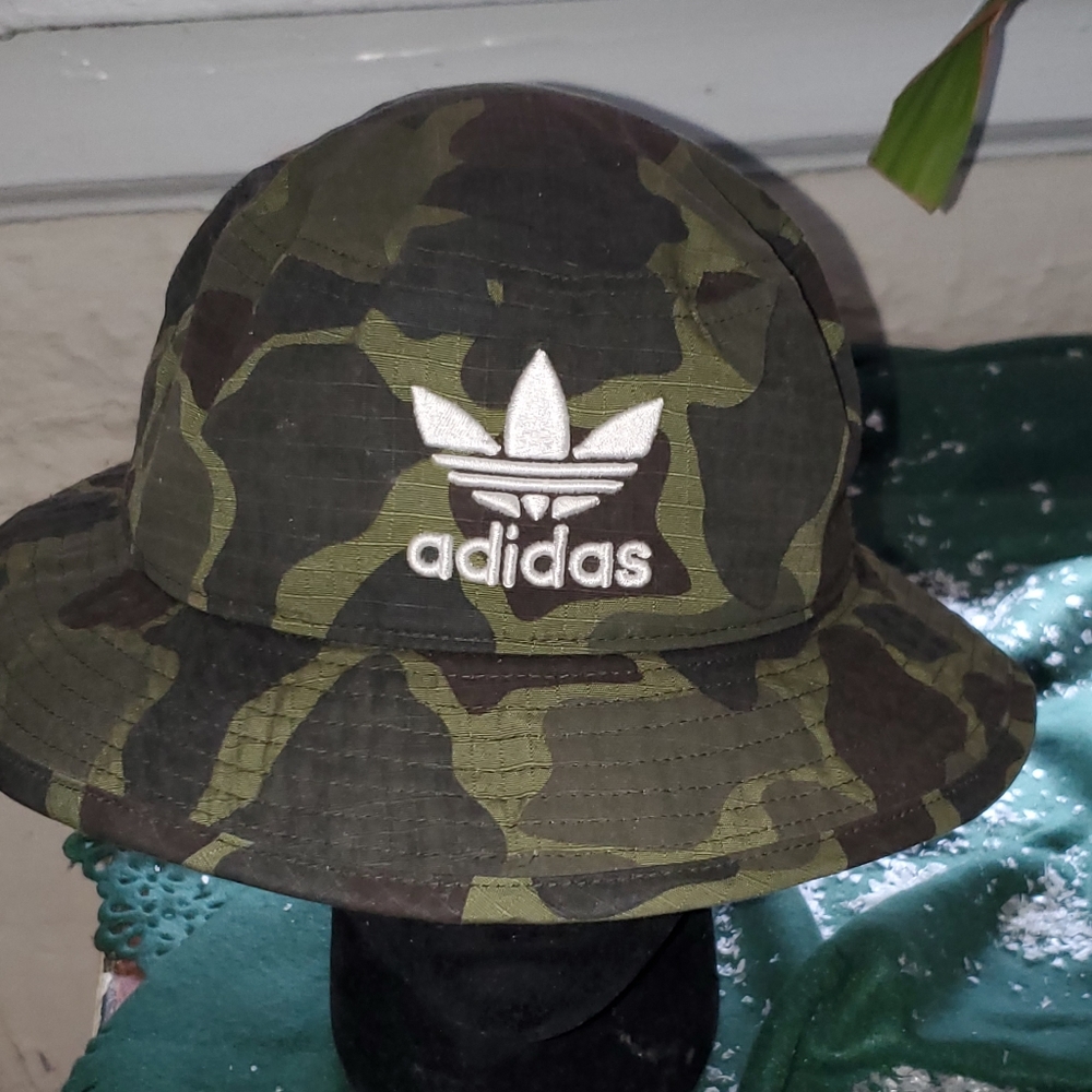 Adidas bucket hat